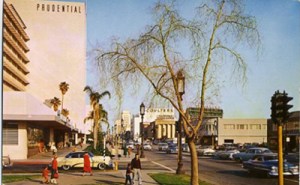 Looking West on Wilshire from the entrance of the LaBrea Tar Pits. Source: Unknown.