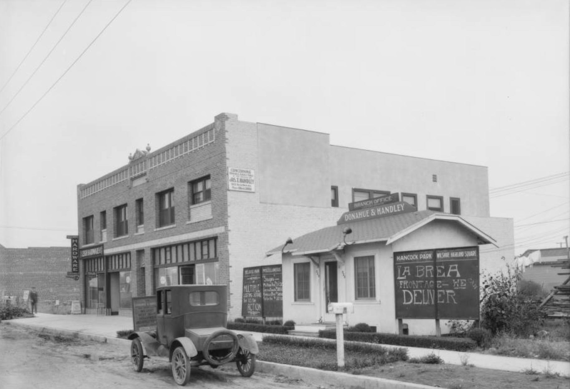 DonahueHandley Real Estate office, 1925 Miracle Mile Residential